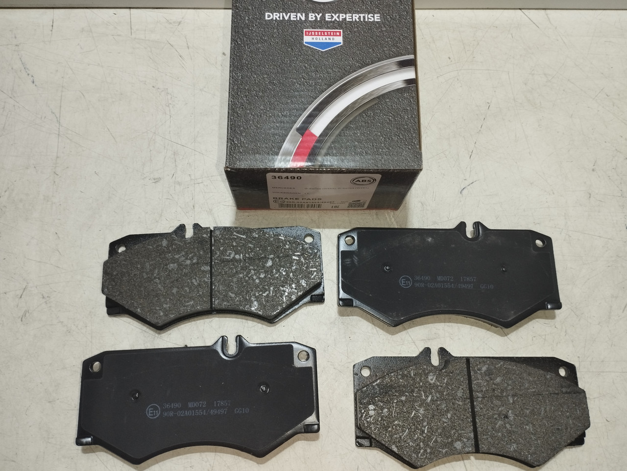 ABS Колодки гальмівні передні Mercedes-Benz 207D-210D, 307D-310D, 407D-410D, фото 1