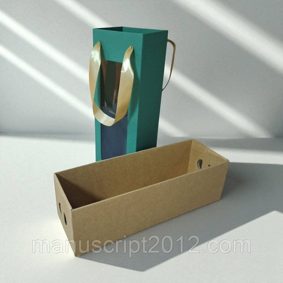 Коробка подарункова з пакетом для пляшки (350х110х110мм.) зелено-крафтова