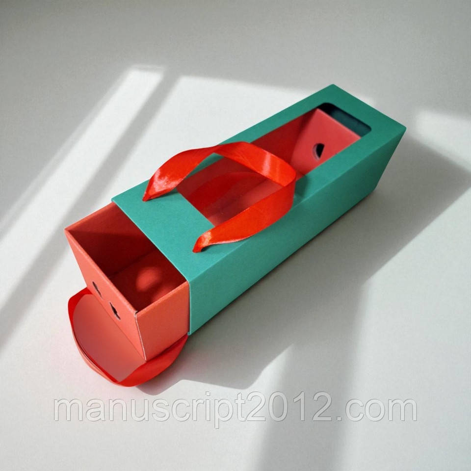 Коробка подарункова з пакетом для пляшки (350х110х110мм.) зелено-червона