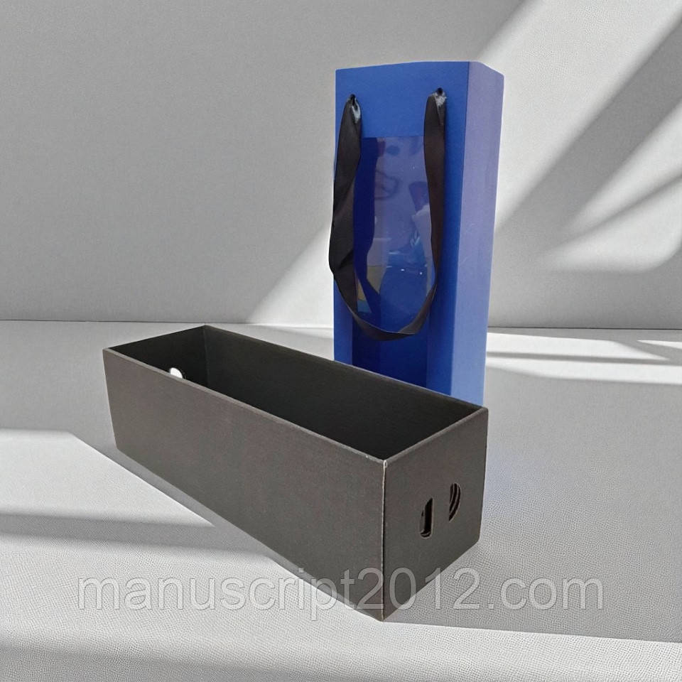 Коробка подарункова з пакетом для пляшки (350х110х110мм.) синьо-чорна