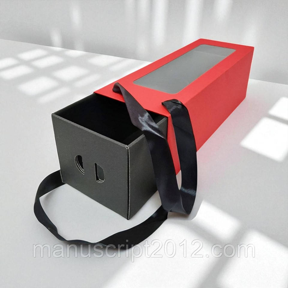 Коробка подарункова з пакетом для пляшки (350х110х110мм.) червоно-чорна