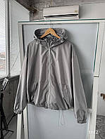 Чоловіча сіра куртка-вітровка осіння весняна на підкладці, Демісезонна легка вітровка сірого кольору плащівка з капюшоном