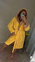 Жіночий короктієвий махровий халат із капюшоном жовтого кольору, фото 2