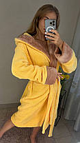 Жіночий короктієвий махровий халат із капюшоном жовтого кольору, фото 5