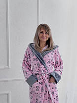 Довгий теплий жіночий махровий рожевий халат рожевий з котиками, фото 3