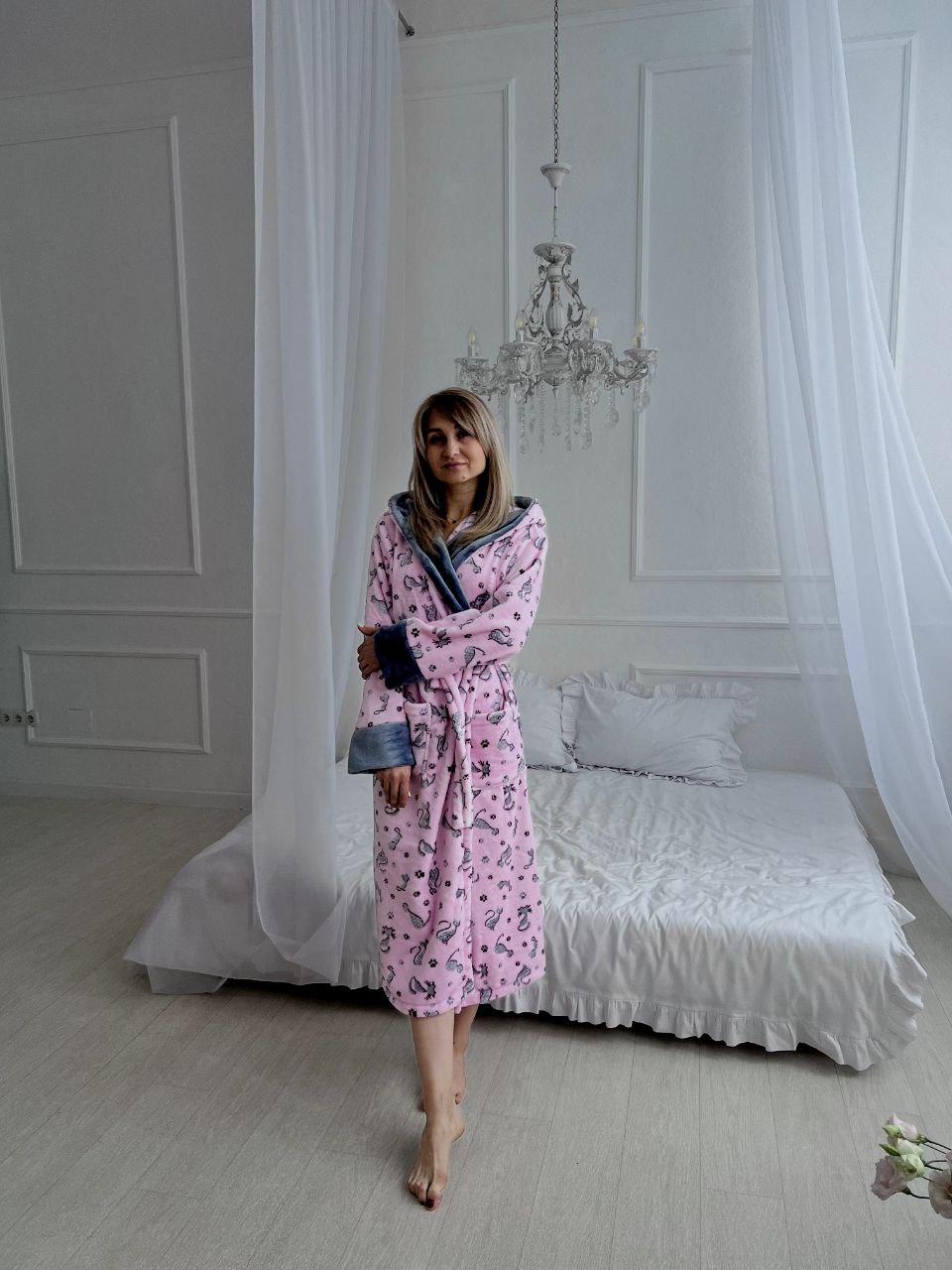 Довгий теплий жіночий махровий рожевий халат рожевий з котиками