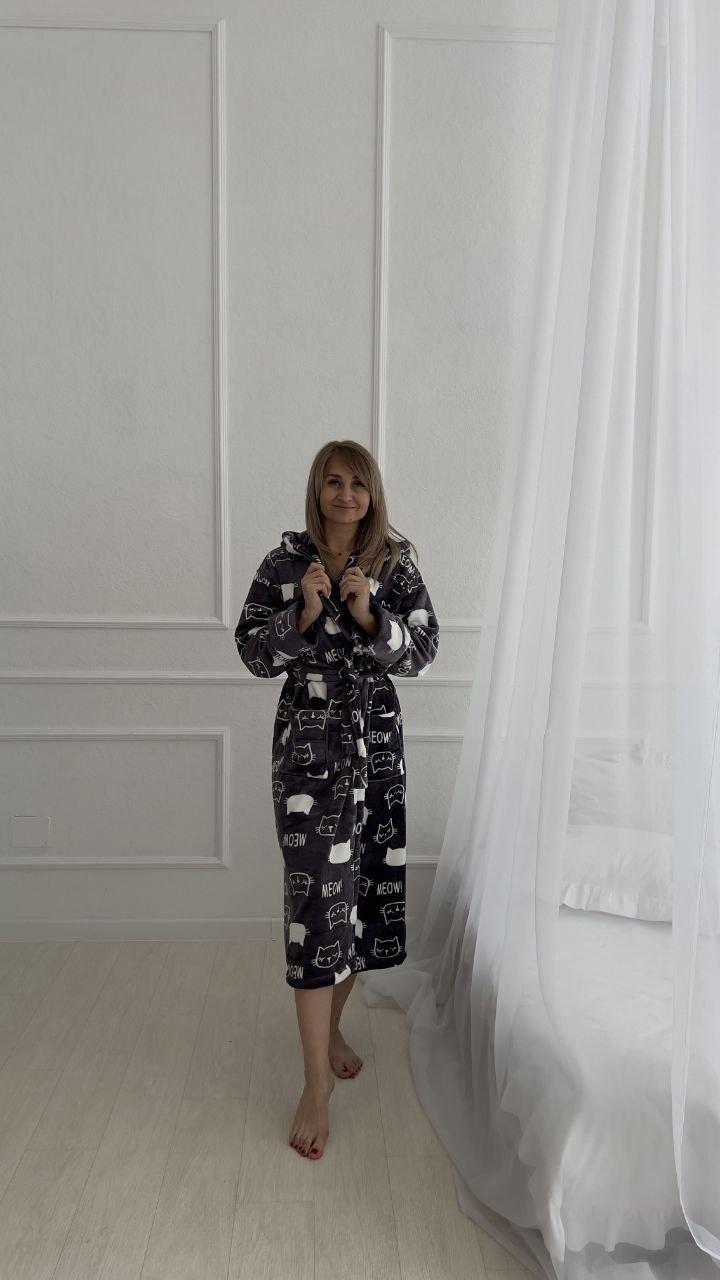 Жіночий теплий халат із поясом і котами графіт