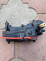 Привід моторчик порта зарядки правий Audi e-tron 4KE861204