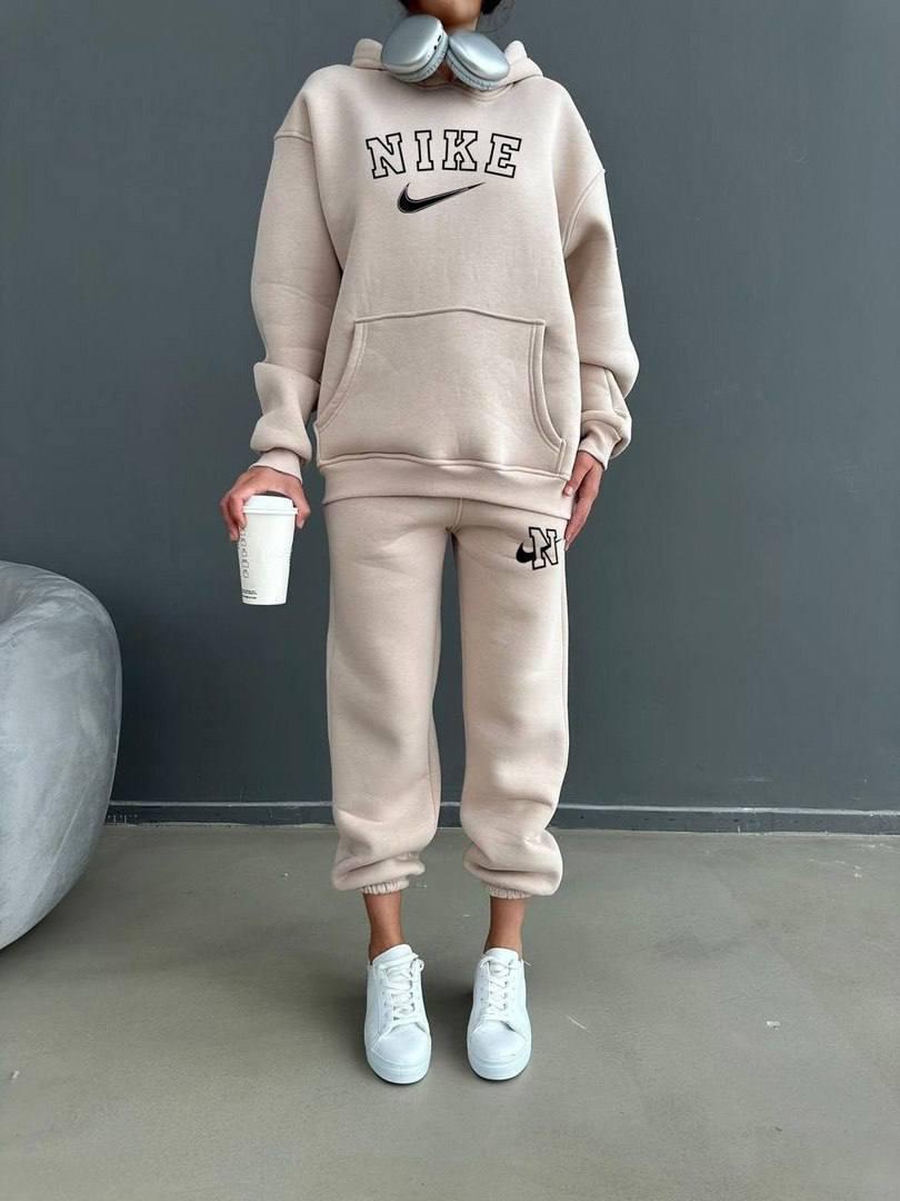 Жіночий спортивний теплий костюм NIKE на флісі (худі та штани): 42-44, 46-48. Колір: бежевий, рожевий. - фото 1 - id-p2770325405