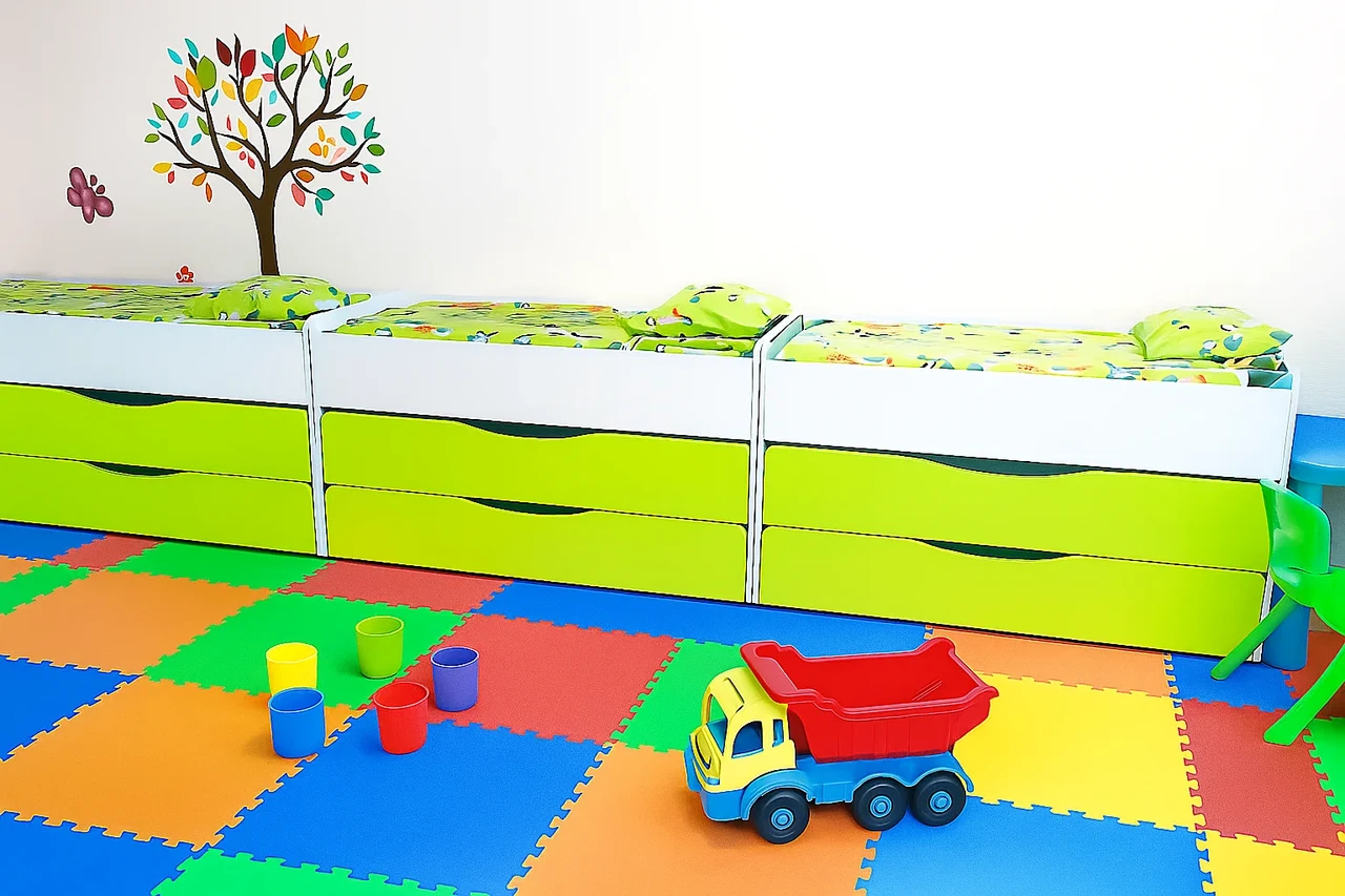 Ліжко 3-х ярусне для дошкільних навчальних закладів DS-24, фото 1