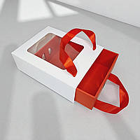 Коробка подарункова з пакетом (210х160х70мм.) біло-червона