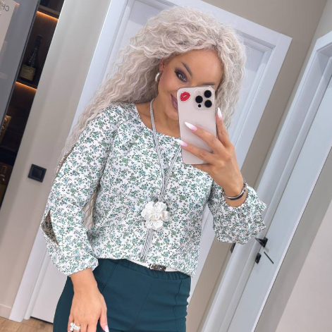 Стильна жіноча блуза в квітковий принт зелена нарядна блуза кофтина з довгими рукавами, фото 1