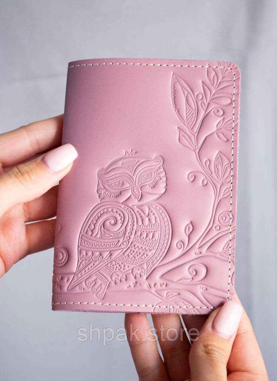Жіноча обкладинка для паспорта шкіряна лілова в кольорі чайна роза з тисненням Сови, фото 1