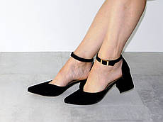 Туфлі на стійкому підборі жіночі замшеві чорного кольору