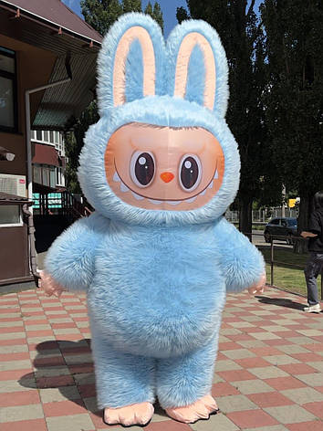 Надувний костюм Лабубу 240 см з акумулятором і вентилятором, блакитний, хутро 7 см, фото 1