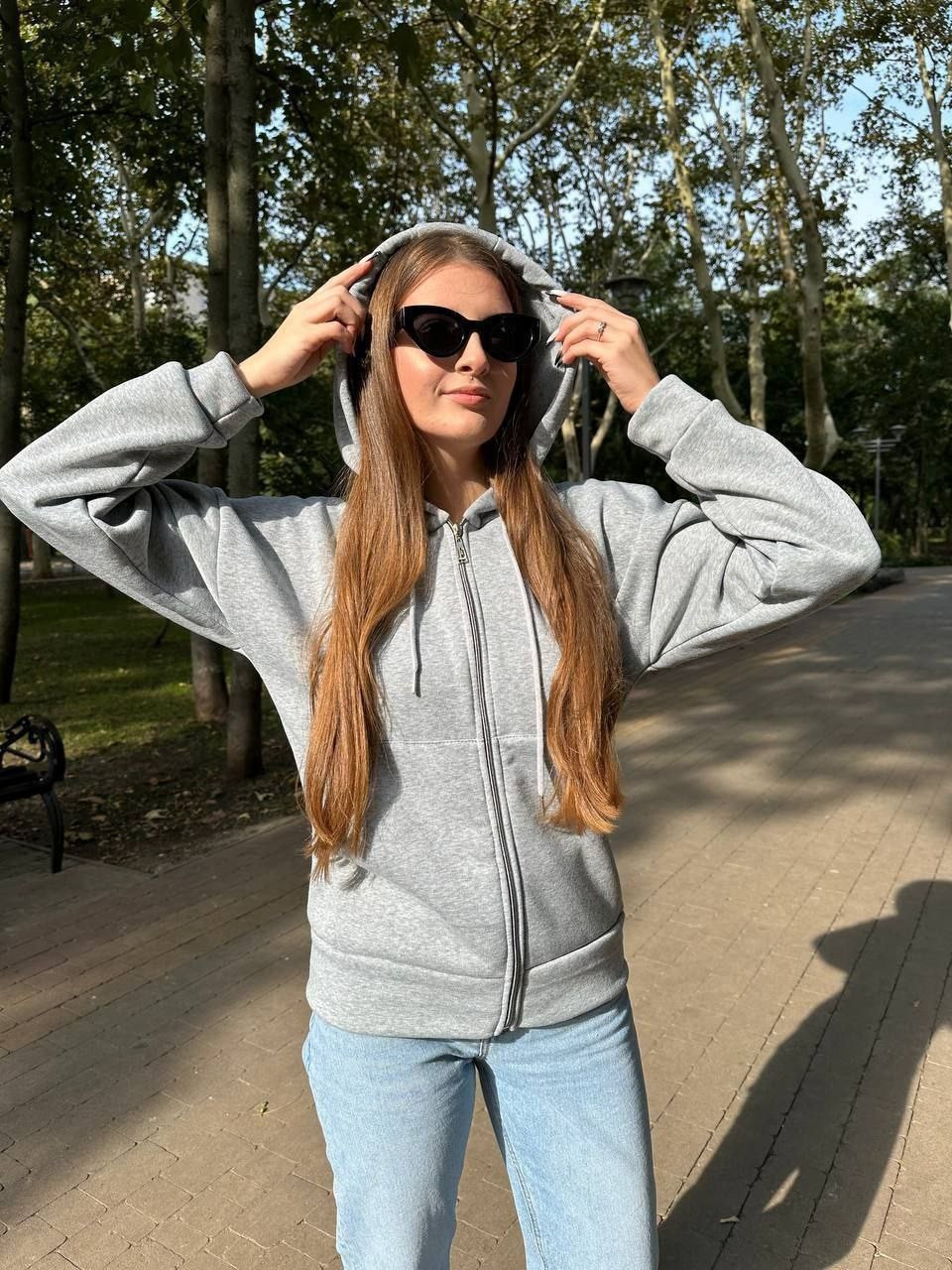 Утеплена жіноча худі на блискавці з капюшоном сіра, фото 1