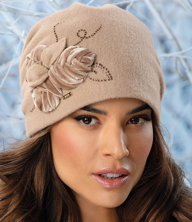 Польська жіноча шапка-бандану Willi, Alondra з оксамитовим квітковим декором, у кольорі крем., фото 1