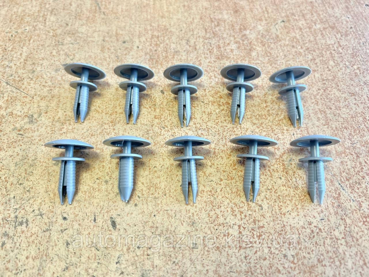 Пістон (кліпса) кріплення оббивки салону Газель, Соболь, Волга (сірий), фото 1