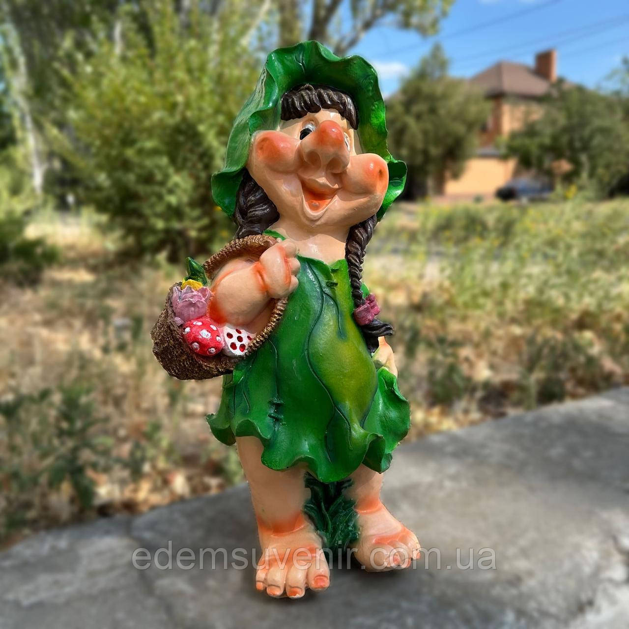 Садова фігура Дівчинка з кошиком у зеленій сукні з полістоуну, 51×23×25 см — декоративна прикраса для саду та дому