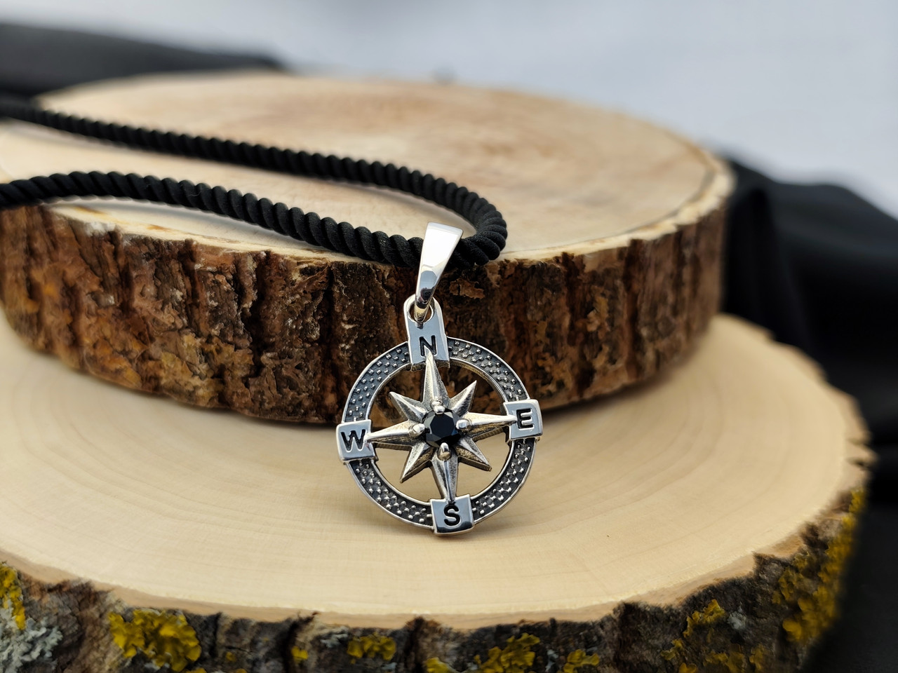 Срібний кулон Роза ветров Компас Путешественник із шовковим шнуркомDARIY 037 кул