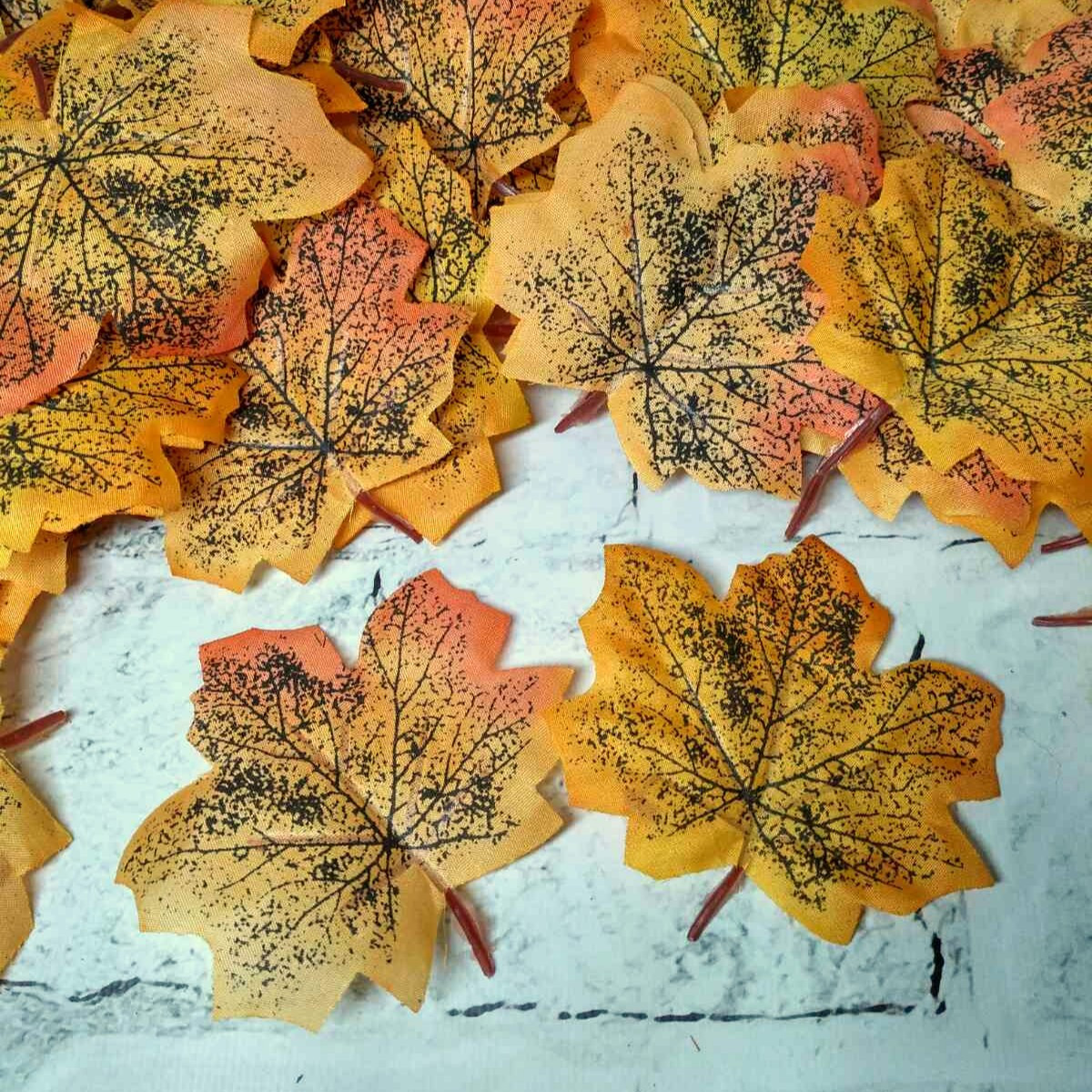 Осіннє листя декоративне з тканини 10х9,5 см Поманарчеве 100 шт 5-31481