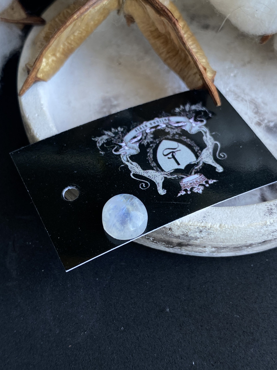 Кабошон натуральний місячний камінь круг камінь без оправи кабошон адуляр розмір 8,5*5 мм., фото 1