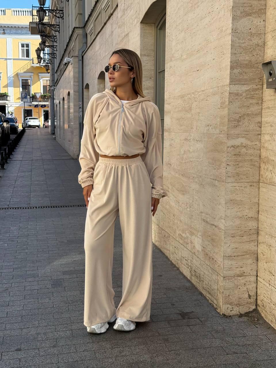 Жіночий спортивний костюм з вкороченою кофтою і широкими штанами, фото 1