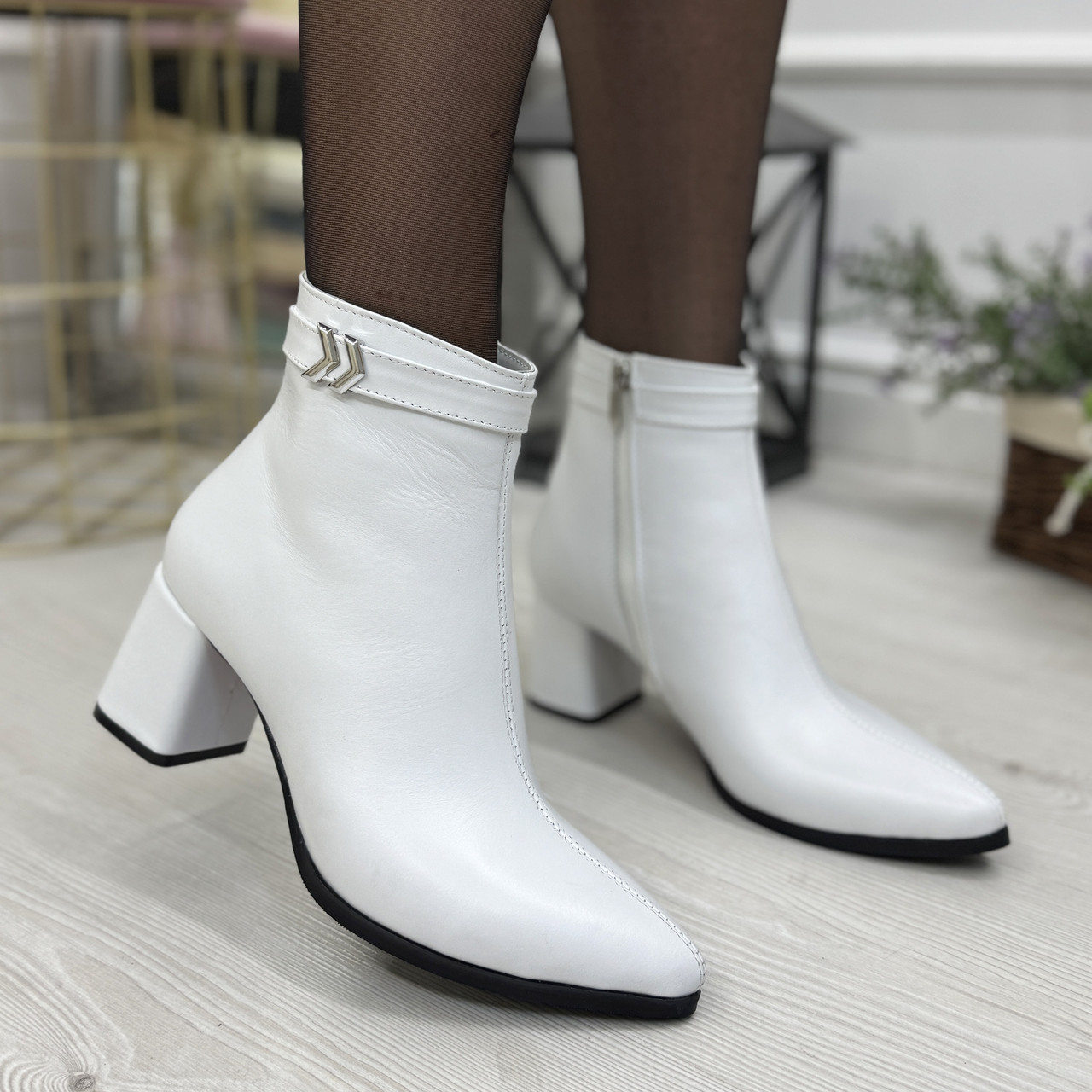 Черевики жіночі шкіряні на стійкому підборі. Колір білий, фото 1