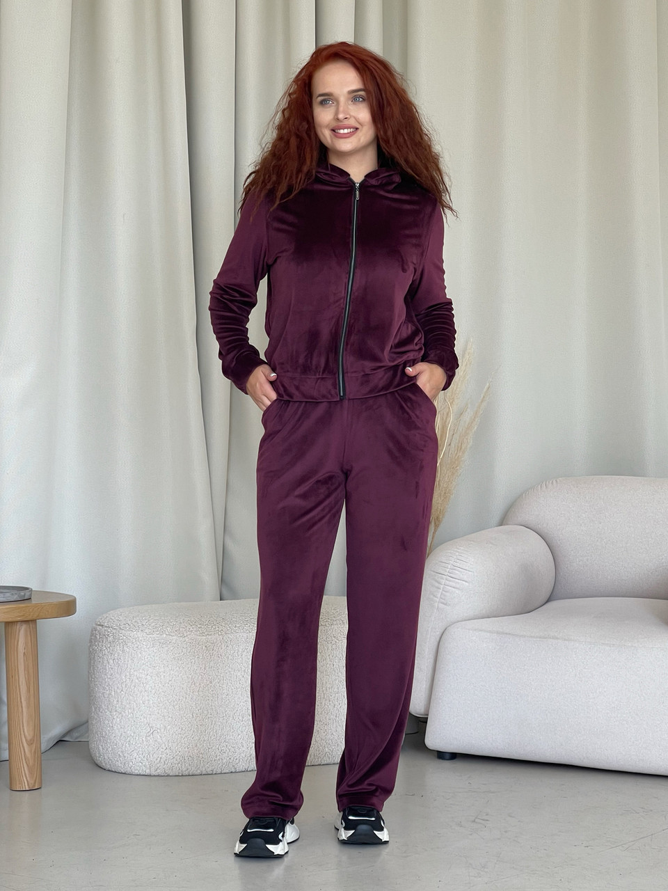 Жіночий велюровий костюм з капюшоном на блискавці бордовий Комплект Кофта Штани, фото 1