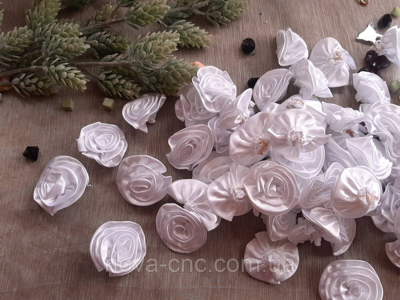 Атласні квіти білий 50 мм