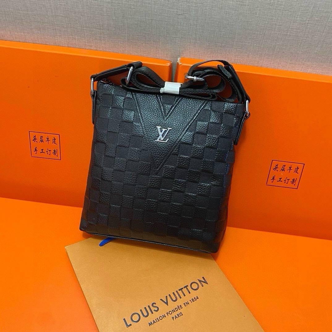 Чорна Сумка через плече Louis Vuitton, фото 1