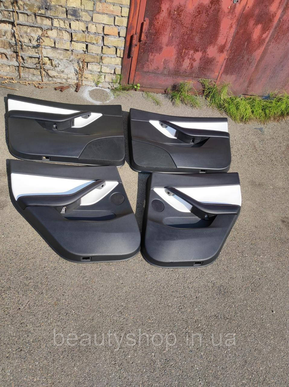 Комплект дверних карт Tesla Model Y (2020–2022) — ліва / права, передня / задня