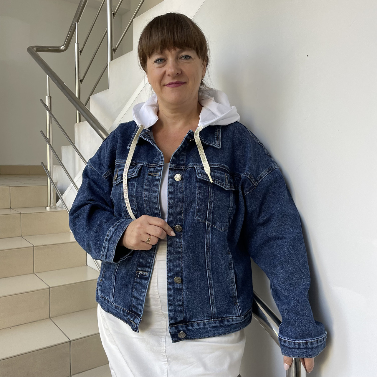 Куртка жіноча джинсова прямий крій кишені капюшон 54 синя, фото 1