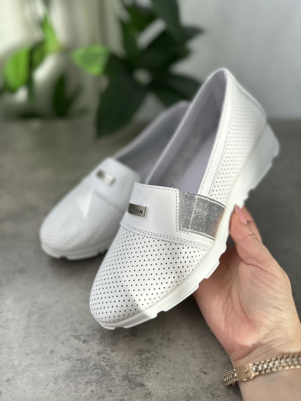 Перфоровані білі шкіряні мокасини 37 р-р, фото 1