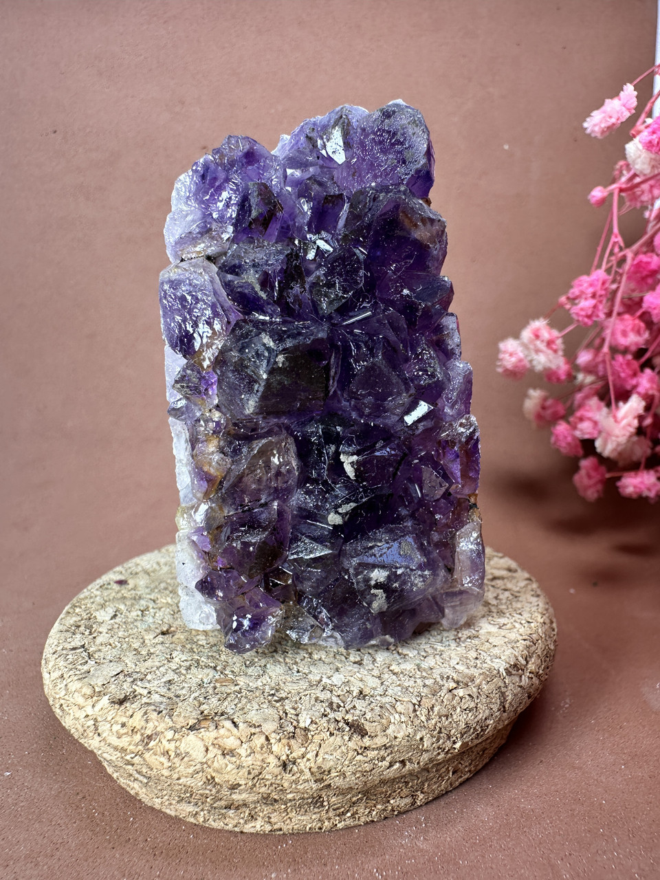 Аметистова друза, унікальний стоячий зразок. Натуральний кристал аметиста 34*63*55 мм, вага 104 г. Уругвай, фото 1