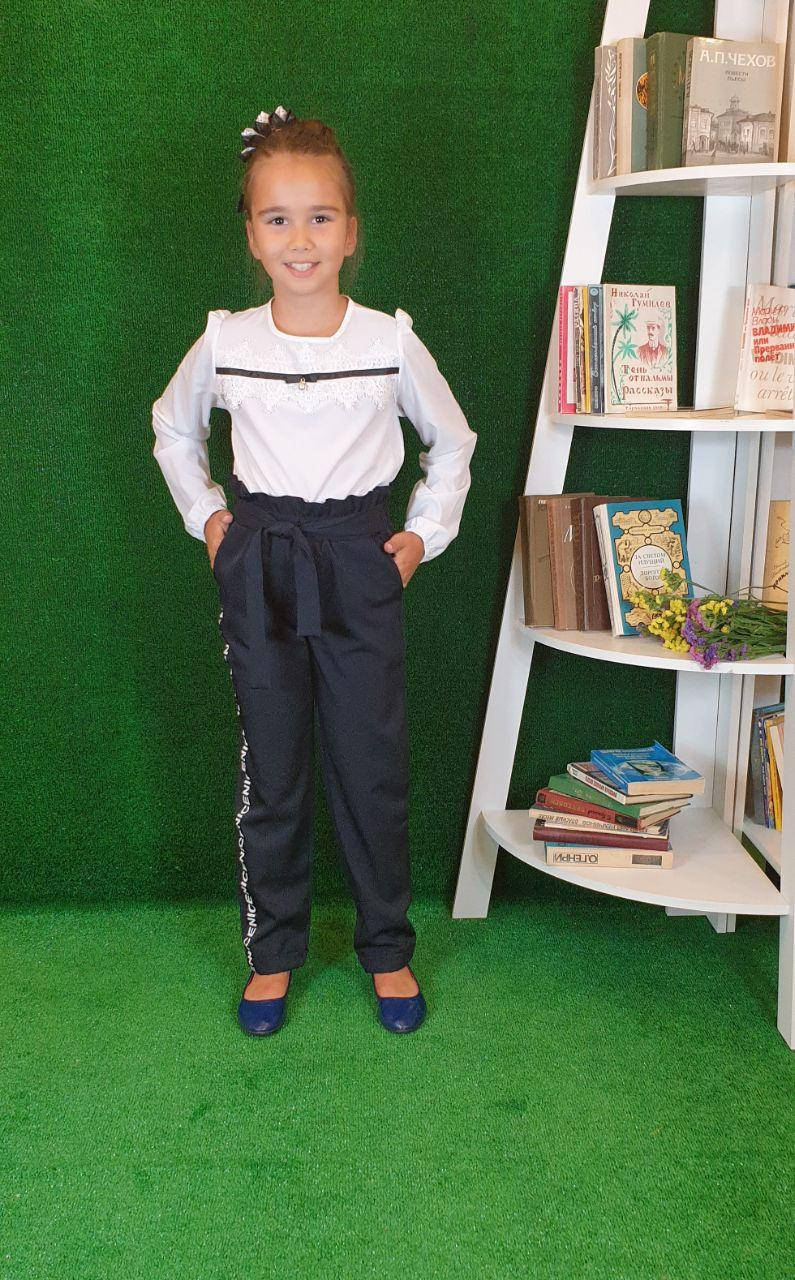 

Школьные брюки с завышенной талией темно-синие для девочки на рост 146, 152, Синий