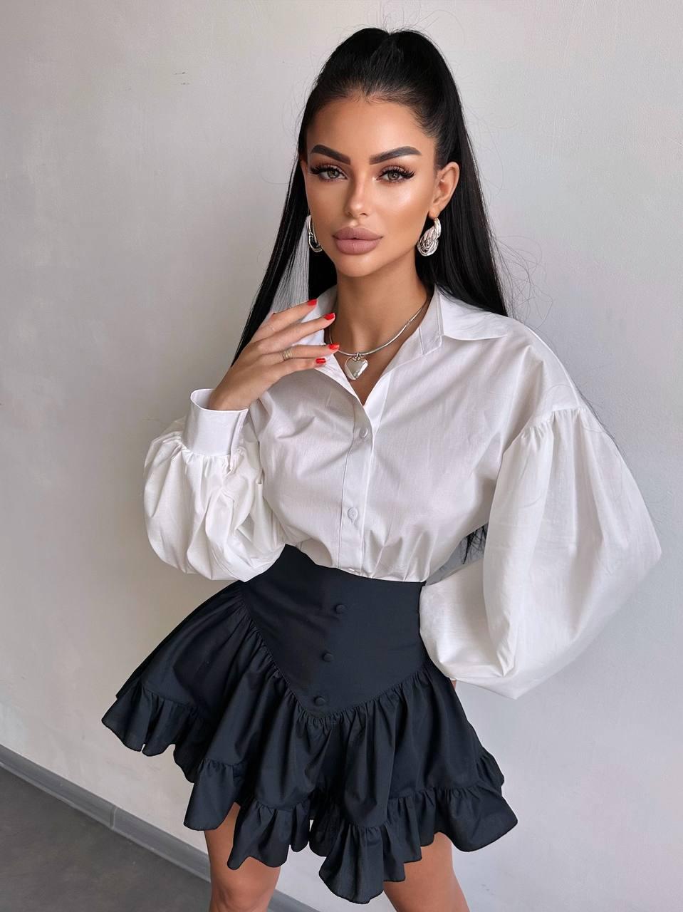 Жіночий комплект: біла сорочка із широкими рукавами ліхтариками та чорна спідниця з рюшами воланами зі 100% бавовни, фото 1