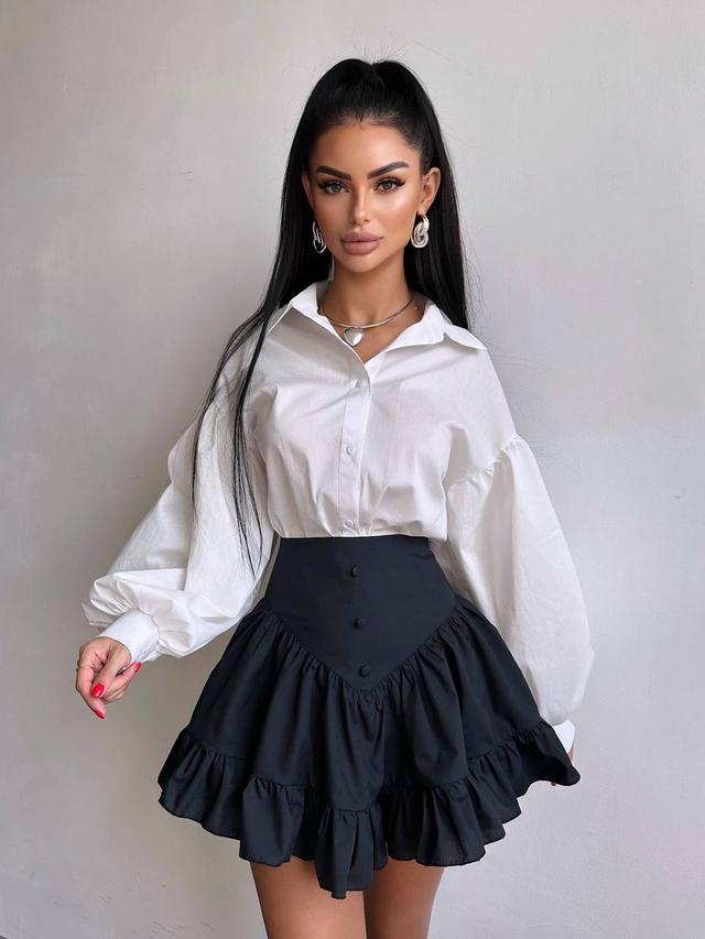 Женский комплект белая рубашка и черная юбка