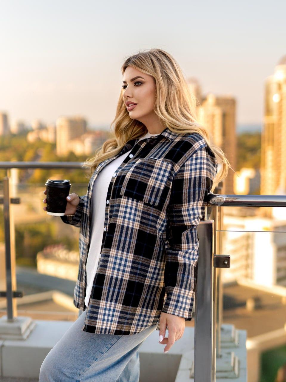 Сорочка жіноча в клітинку прямого вільного крою на гудзиках з класичним коміром, фото 1