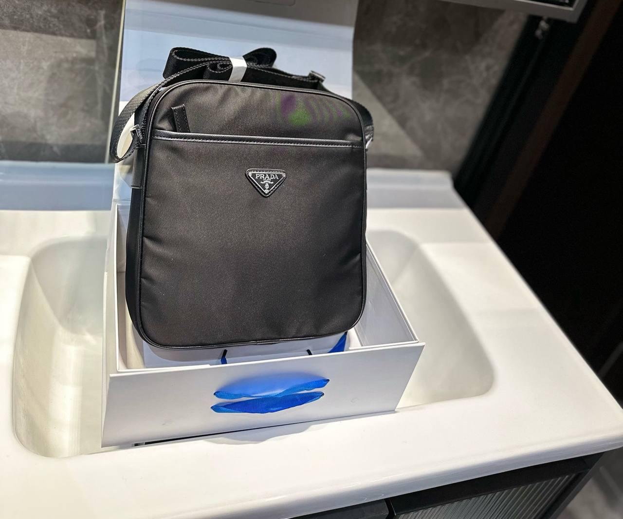 Чоловіча чорна Сумка Месенджер Prada, фото 1