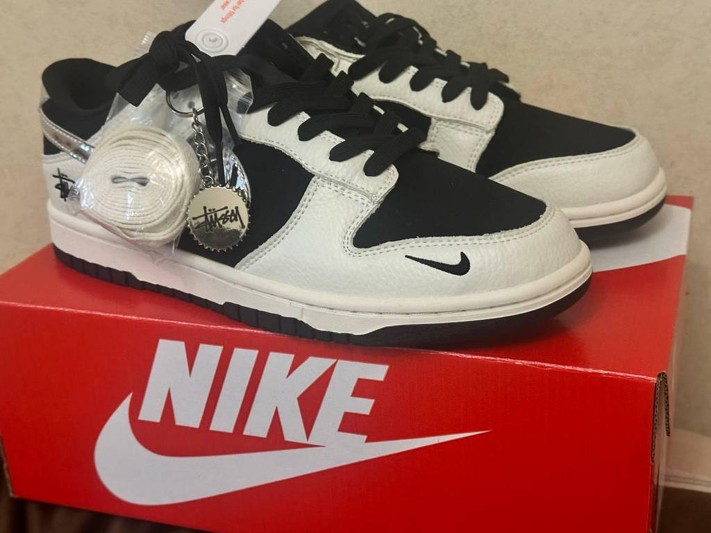 Чоловічі дуже стильні кросівки Nike SB Dunk Low Stussy Black White Metallic, топова комфортна модель - фото покупців 1