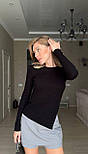 Жіноча кофта лонгслів однотонна з асиметрією й розрізом збоку (р. 42-48) 16043435, фото 5