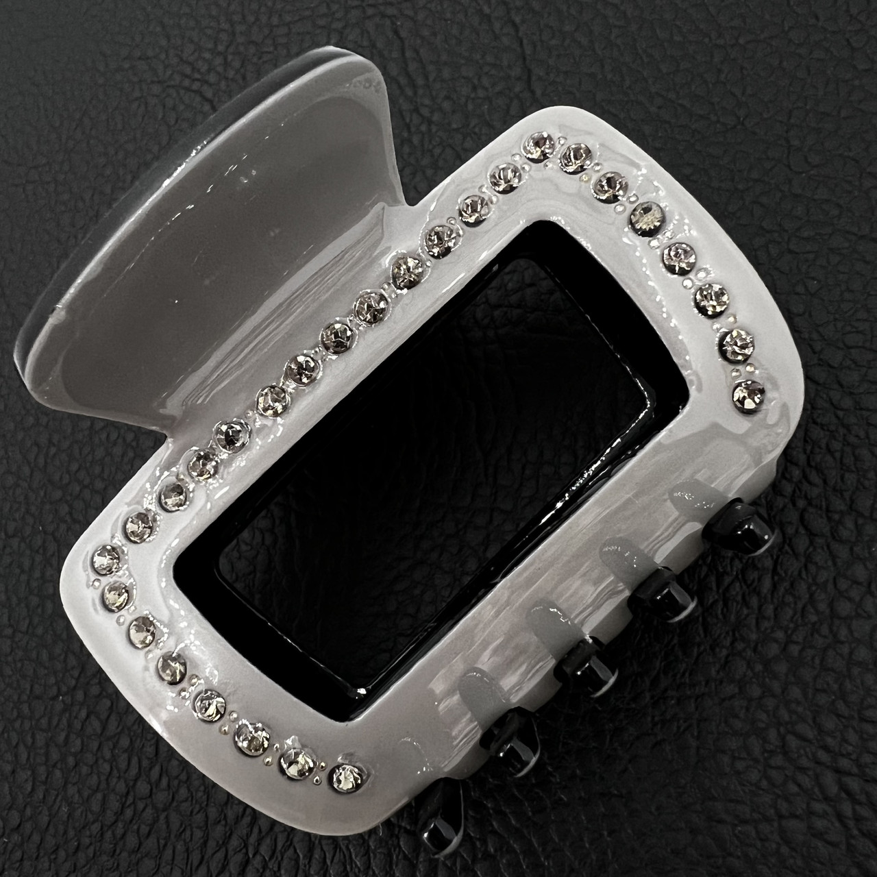 Краб для волоc акриловий глянсовий сірого кольору з сірими камінчиками, що переливаються, розміром 5х6.5 см