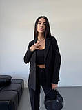 Чорний стильний жіночий костюм-трійка: штани, топ і піджак, фото 3
