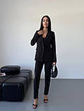 Чорний стильний жіночий костюм-трійка: штани, топ і піджак, фото 4