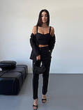 Чорний стильний жіночий костюм-трійка: штани, топ і піджак, фото 5