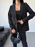 Чорний стильний жіночий костюм-трійка: штани, топ і піджак, фото 6