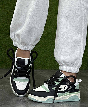 Кросівки жіночі 8 пар у ящику зеленого кольору 36-41