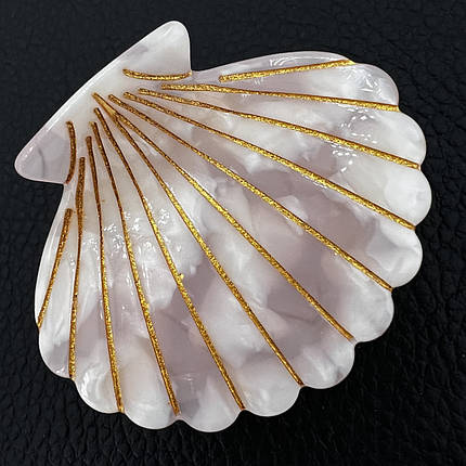 Краб для волоc акриловий мушля з рельєфними лініями мармурова біло рожевого кольору розмір 4х5 см, фото 1