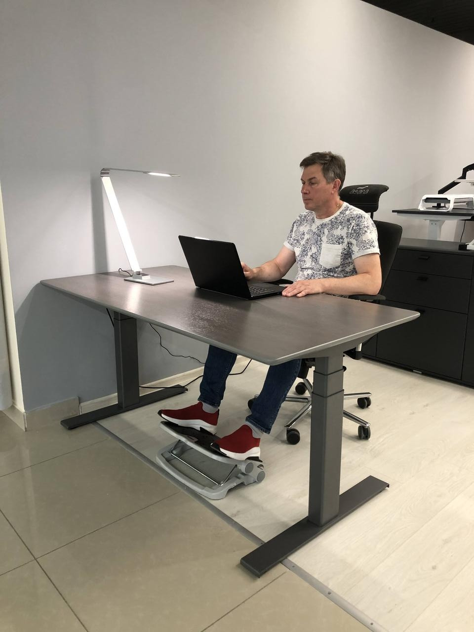 Підставка під ноги офісна DESQ 60076 Делюкс, нековзна, Висота 95-123 мм, Нахил 0-30°, фото 1